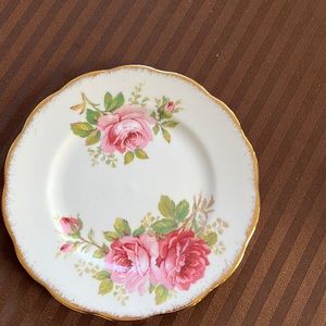 6 Royal Albert American Beauty Plates 6 plates